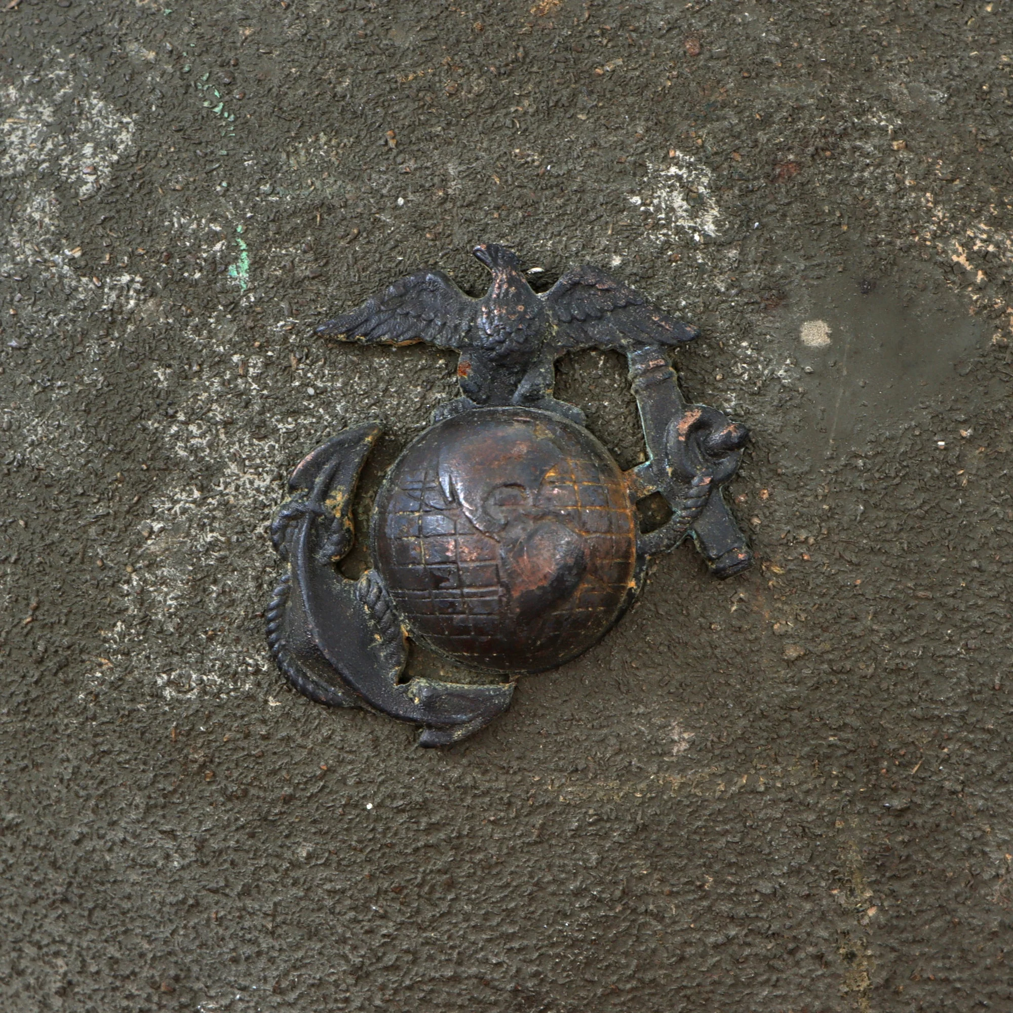 Original U.S. WWI USMC M1917 Doughboy Helmet with Intact Liner & Chinstrap - Featuring Period Correct Eagle, Globe and Anchor - Initialed - Image 5